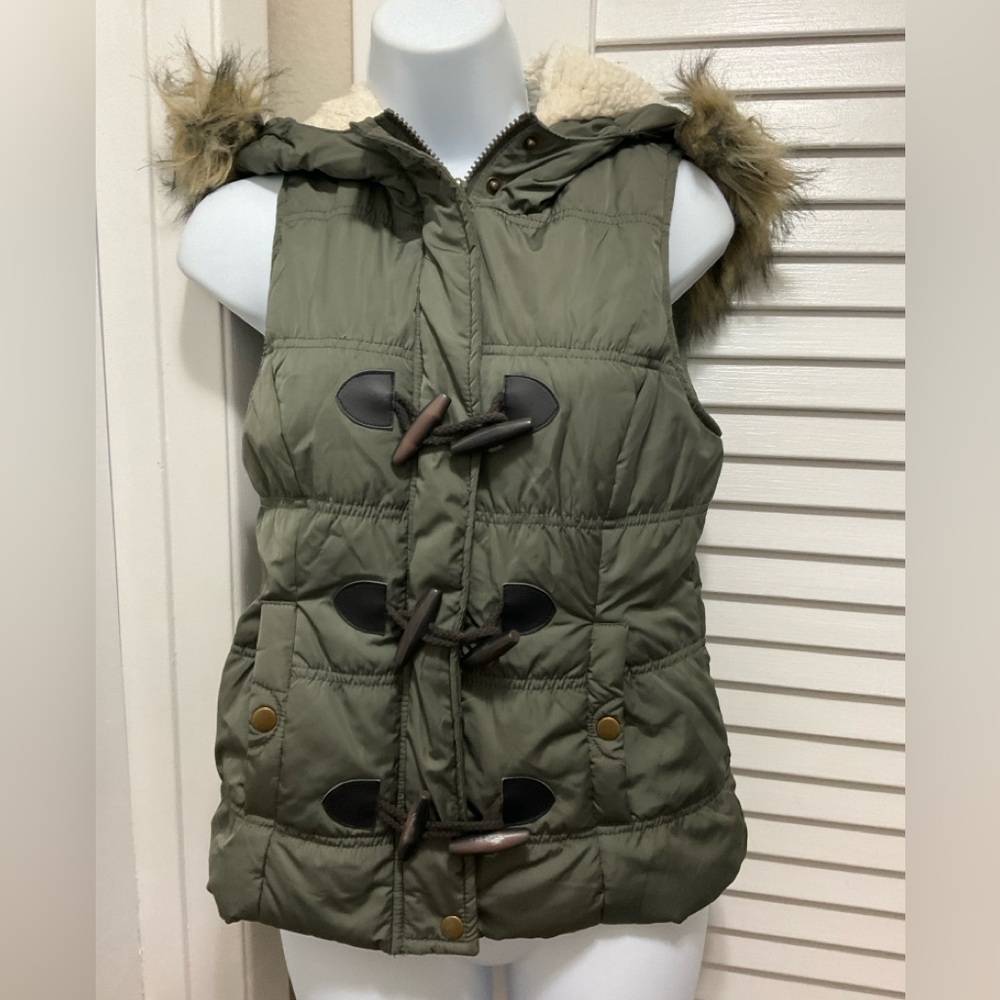 Maurices Olive Green PufferVest Size Small